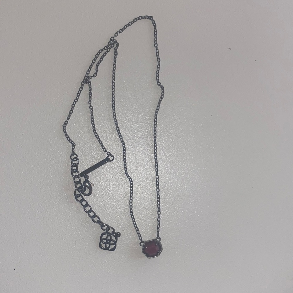 Kendra Scott necklace